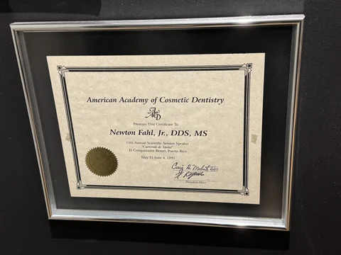 Certificado da AACD que reconhece Newton Fahl como palestrante em 1997.